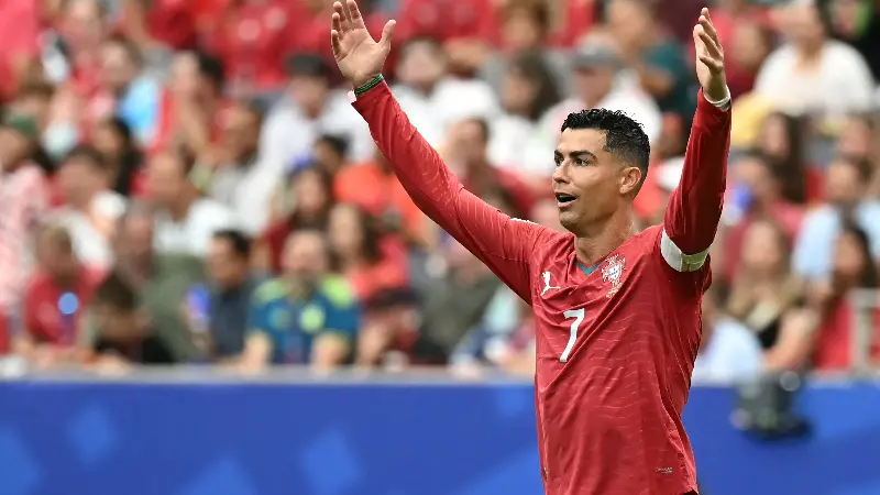 «Despertaron a la bestia después de enterrarla viva»... ¿Cómo respondió Cristiano a los escépticos desde la puerta de Uzbekistán?