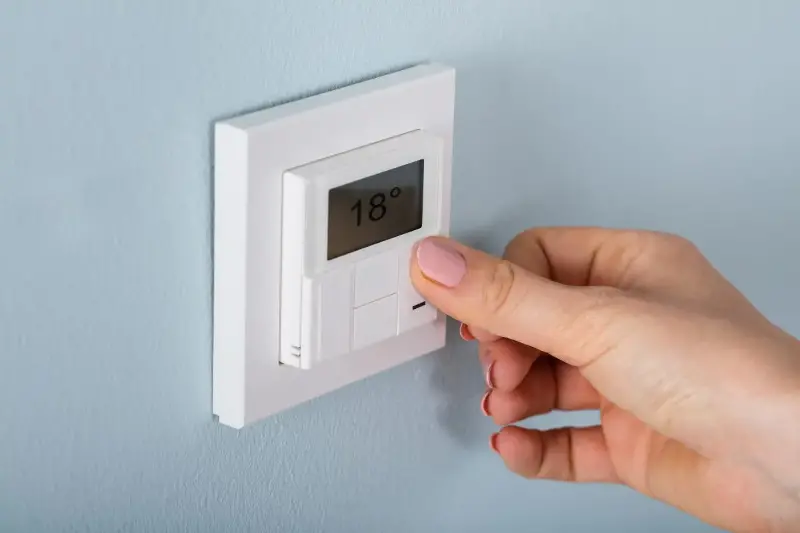 Qual è la temperatura ideale da tenere in casa? Forse è il caso di abbassare il tuo termostato