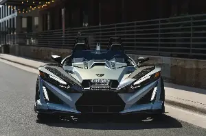 Polaris Slingshot’s 2026 Signature Edition Is a Color-Shifting, 204-HP 3-Wheeler