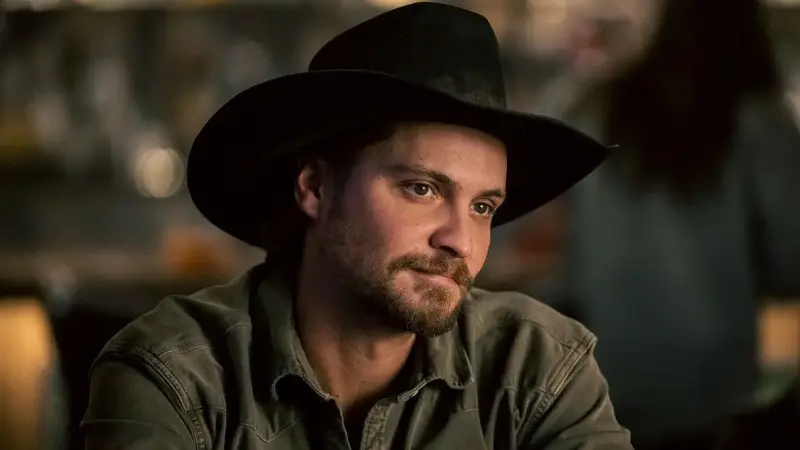 Luke Grimes in Marshals.