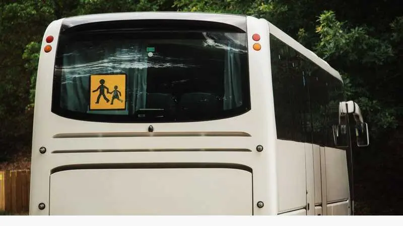 Atedibus advierte del impacto de la subida del combustible y exige revisar los contratos de transporte escolar