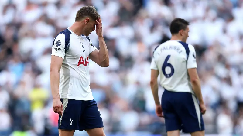 El Tottenham admite que sus fichajes no buscaban el éxito deportivo, tras salvar la categoría en la Premier League