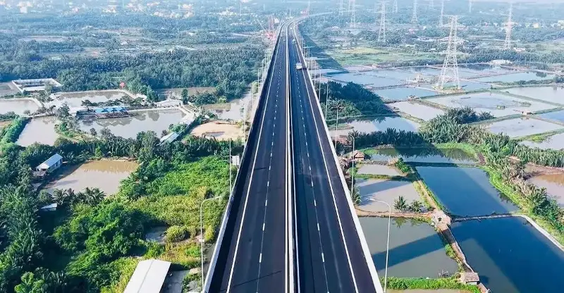 The Ben Luc - Long Thanh expressway opens up an additional connection route from the Mekong Delta to Long Thanh airport. Photo: DK