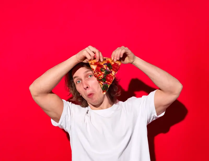 YouTuber Acid lanceert eigen Inferno Pizza bij Domino’s