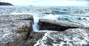 The mystery of the 'wall' under the sea in Quy Nhon: Ancient relic or a masterpiece of nature?