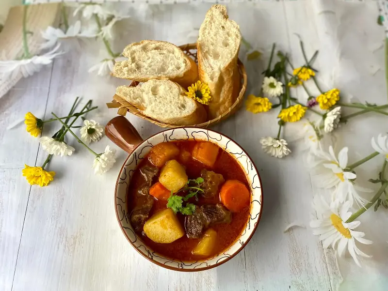 Beef stew with red wine sauce by Thi Thu Nguyen.png