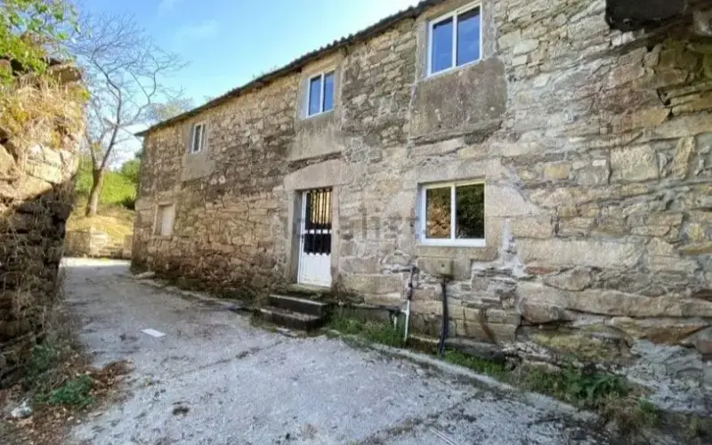 This traditional Galician stone cottage is on the market for €80,000 - GaliciaGreenSpainProperty.com