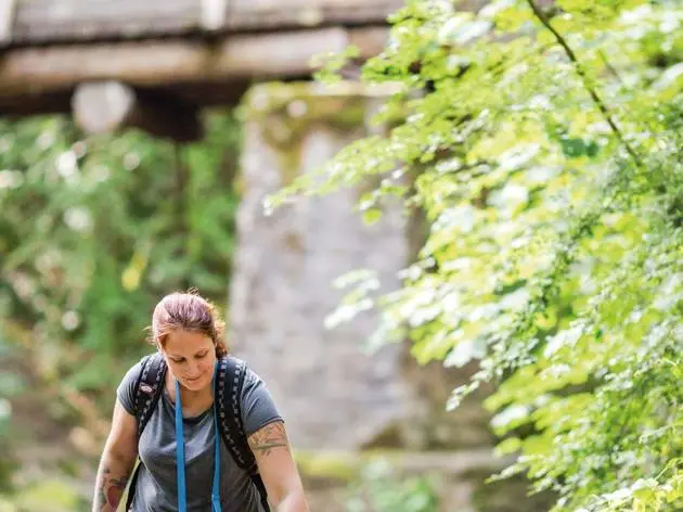 Gemeinsam unterwegs: Wanderungen am Wasser bringen Abwechslung in den Alltag.