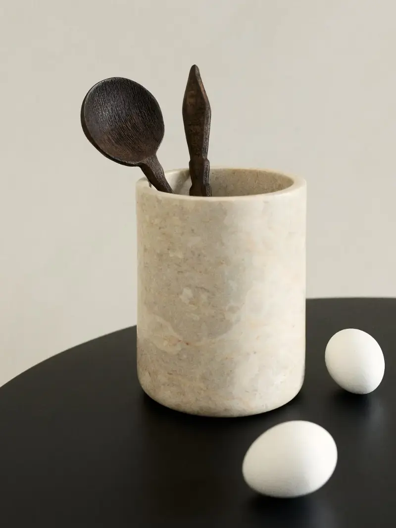 A beige marble utensil holder from H&M