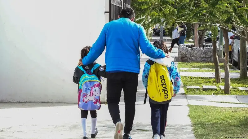 Ciudad de México regula uso de teléfonos móviles en escuelas