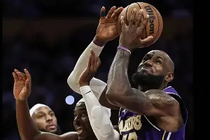 LeBron’s 76ers up but OKC, Spurs remain favorites