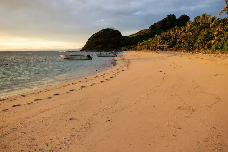 Cruiseschip Fiji loopt vast bij ‘Cast Away’-eiland