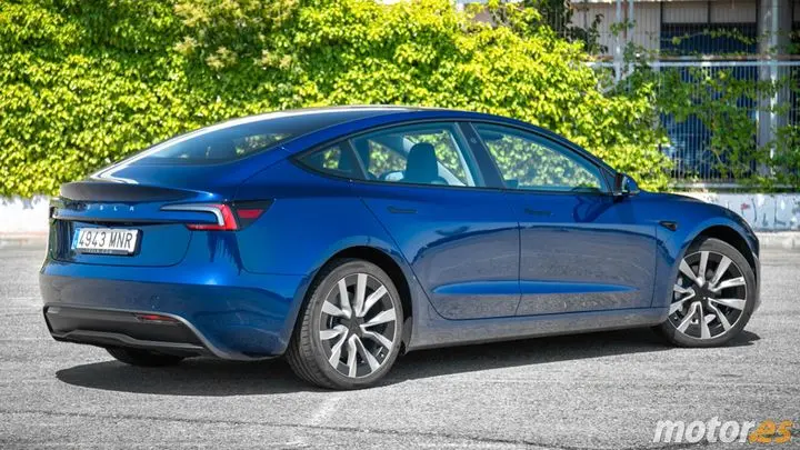 Tesla Model 3 - posterior
