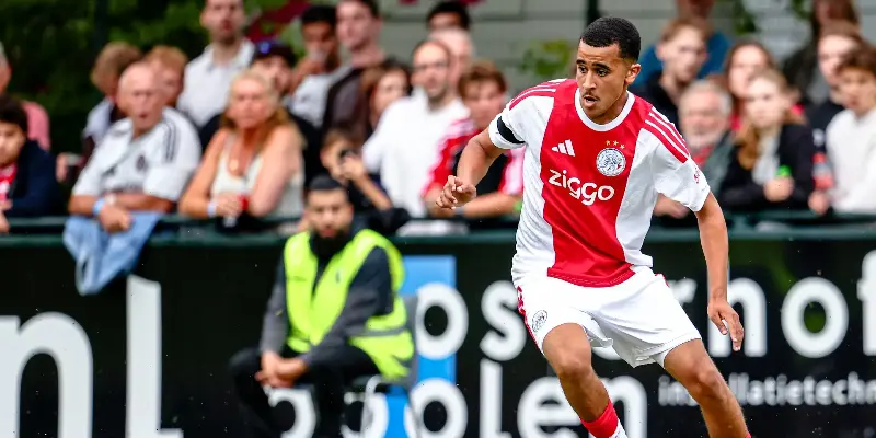 Veelbesproken Ajax-talent Ouazane doet belangrijke belofte: 'Zou ik nóóit doen'