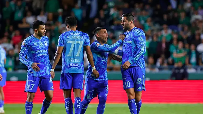 Adonai Escobedo, Andre-Pierre Gignac