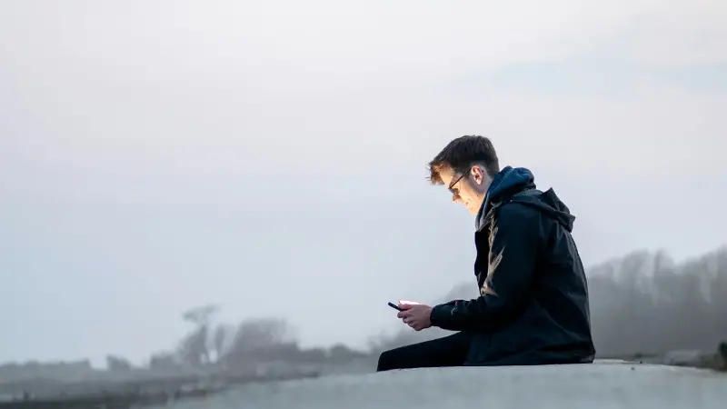 Telefoongebruik van ouders frustreert meeste tieners