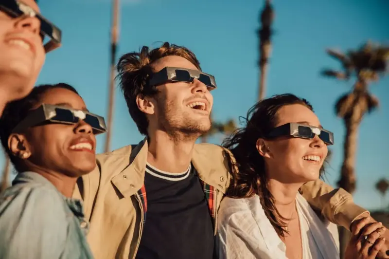 El eclipse solar impulsa el gasto extranjero en la España menos turística