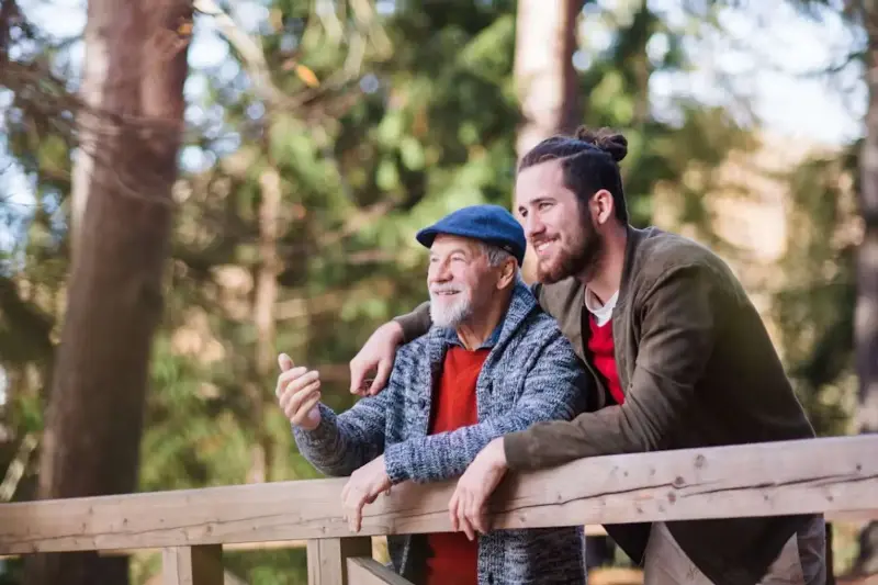 Padres o amigos: la línea que no conviene borrar con los hijos