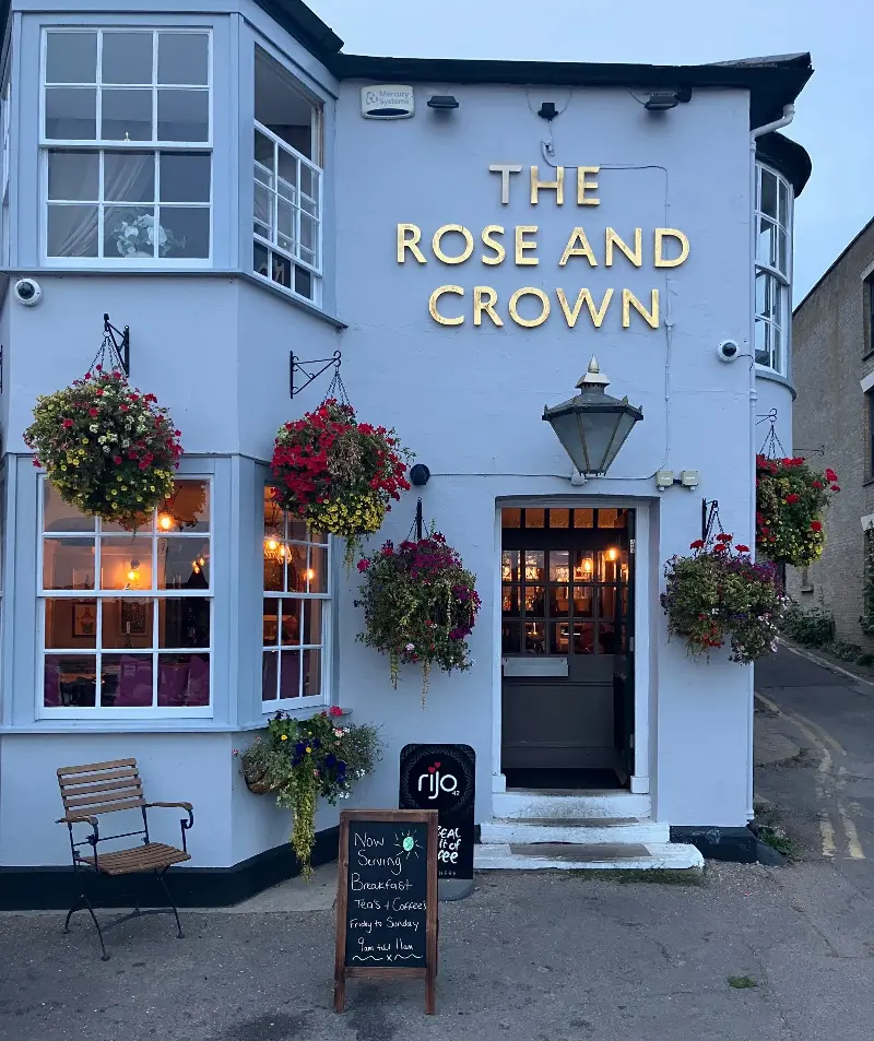 The Rose and Crown is one of the most important pubs in Wivenhoe, offering fresh local seafood