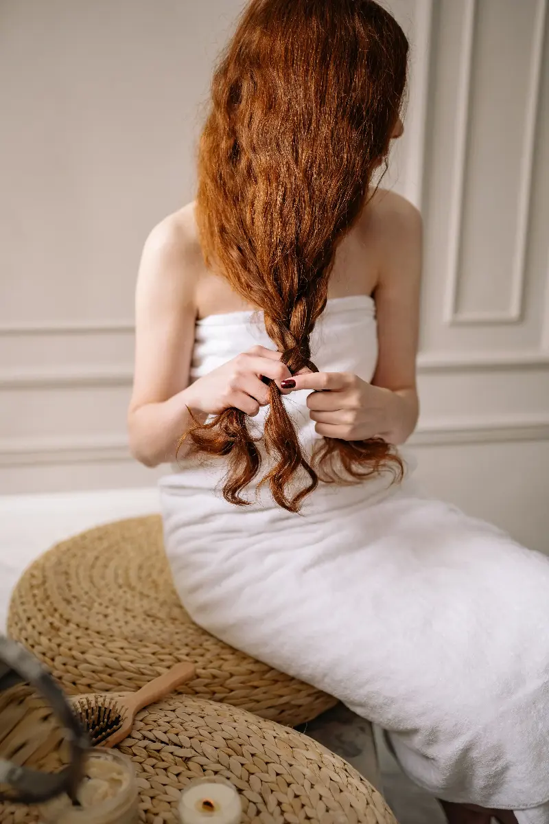 Oiling genuinely conditions and cushions hair against everyday wear. 