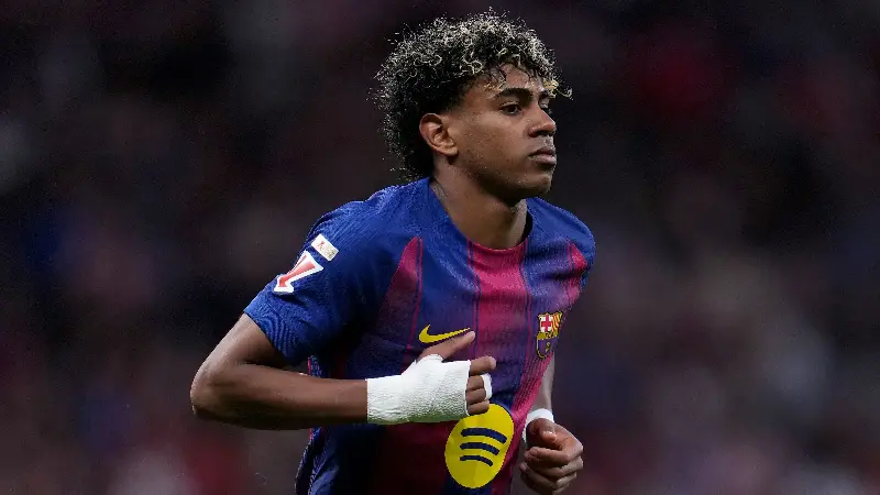 Ronaldinho hails 'incredible' Yamal