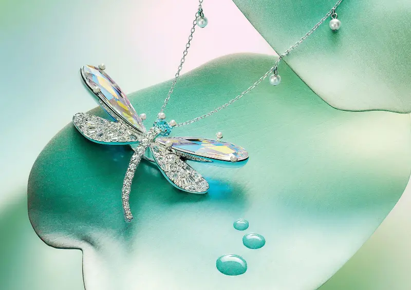 Dragonfly pendant-cumbrooch. (Photos Courtesy of Swarovski)