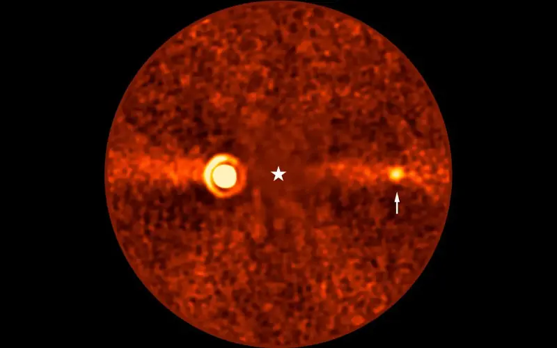 Como una luciérnaga en un estadio: capturan el exoplaneta más tenue jamás fotografiado desde la Tierra