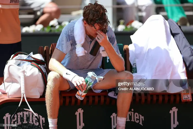 Sinner suffers shocking defeat in the second round of Roland Garros 2026.