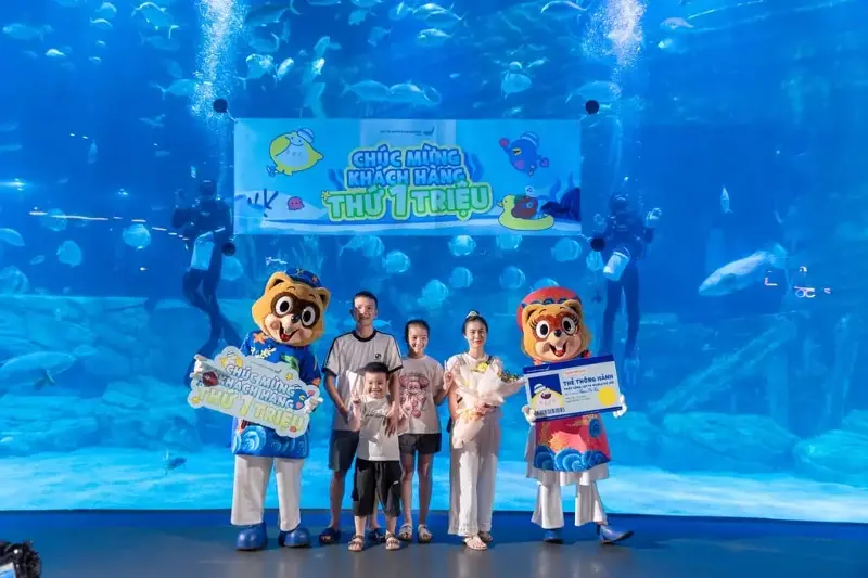 Thủy cung Lotte World Hà Nội đón vị khách thứ 1 triệu - 5