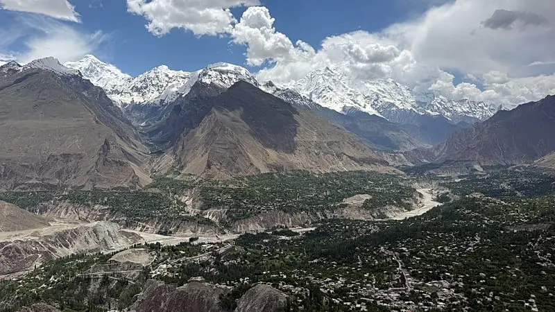 “Debemos contribuir a la naturaleza”, comunidades que 'casan' glaciares para traer agua