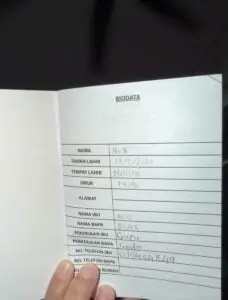 “6 years WFH & my son thinks I’m unemployed”- M’sian Dad Finds Son Listed His Job as “None” in School Book