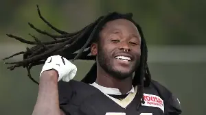 Alvin Kamara trade landing spots after Saints ink Travis Etienne to a huge deal