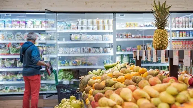 ¿Dónde van los alimentos que no se venden en un supermercado?