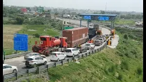 Lucknow, Kanpur 45 mins apart: A cruise for commuters amid toll debates, sensor glitches