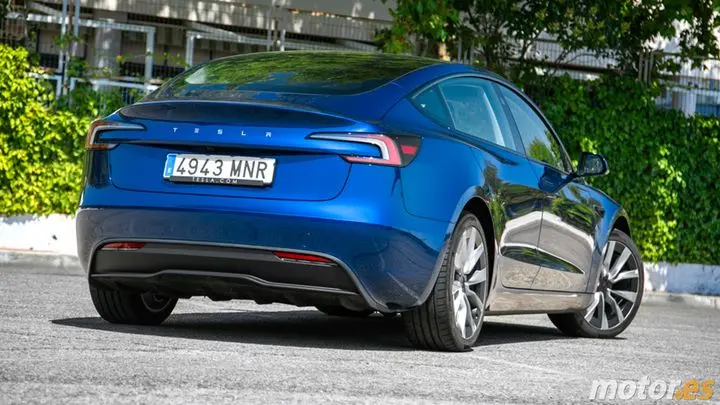Tesla Model 3 - posterior