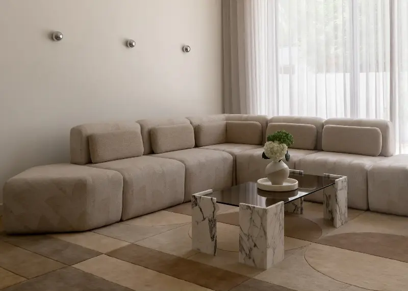 Properly vacuuming your rug after a dry baking soda soak is the trick. (Image credit: Casa Mia Visuals. Design: D'Ora Tokai Designs)