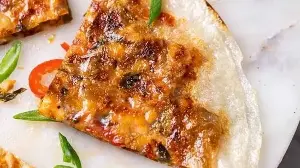 This crunchy veggie rice paper pancake is the perfect quick-fix snack for sudden hunger cravings at home: Full recipe