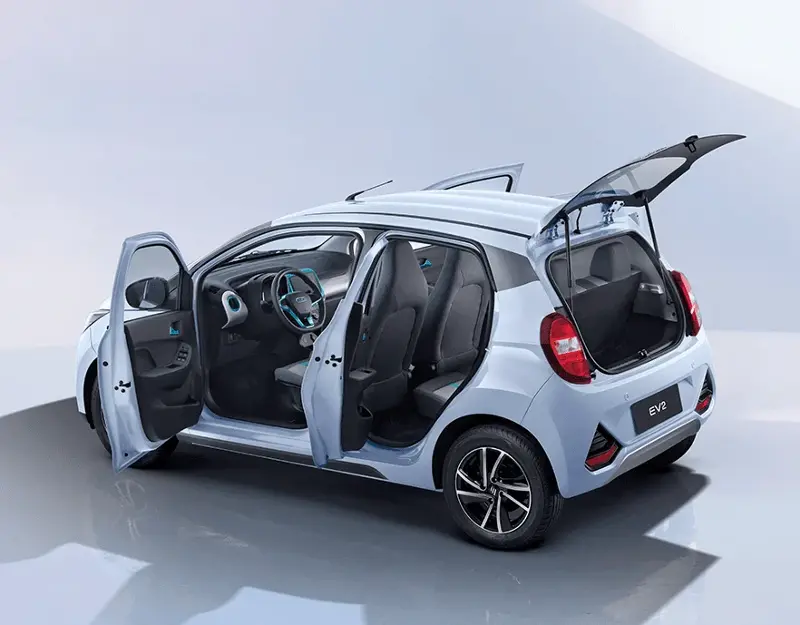 Competing with the Hyundai Grand i10, the electric hatchback priced at 162 million VND boasts a cute, compact design, stylish interior, and a range of 201 km per charge, captivating Vietnamese customers at first sight - Photo 3.