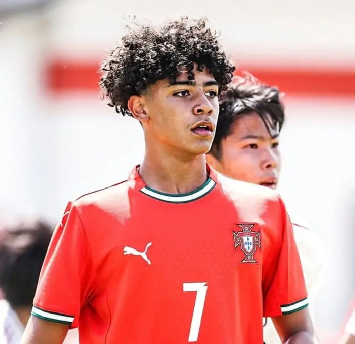 Ronaldo Jr lên tuyển U16 Bồ Đào Nha, tiến gần giấc mơ thi đấu cùng cha - Ảnh 1.