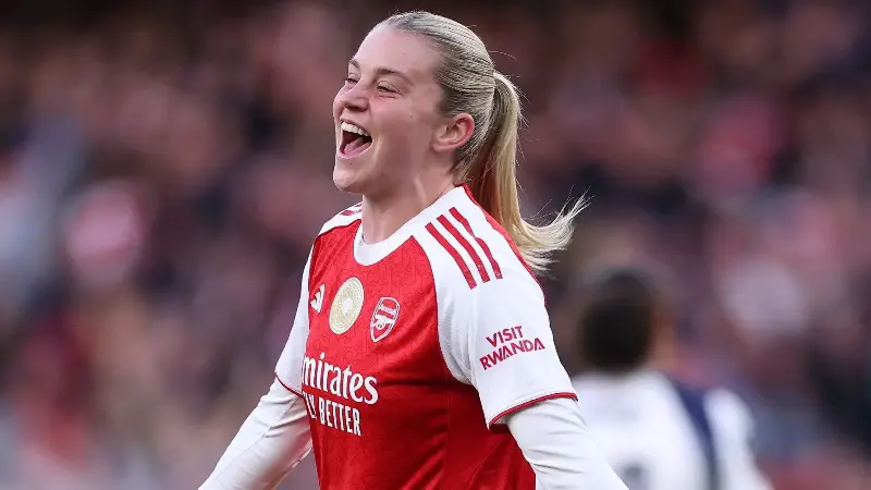 La delantera de las Lionesses, Alessia Russo, gana el premio a Jugadora del Mes de la Superliga Femenina, superando a su compañera en Inglaterra y Arsenal. La entrenadora de las Gunners, Renee Slegers, también fue reconocida