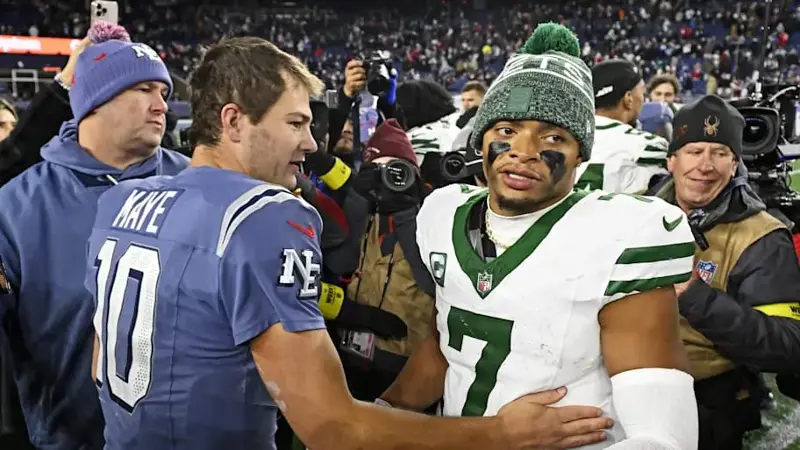 New England Patriots quarterback Drake Maye (10) and New York Jets quarterback Justin Fields (7)
