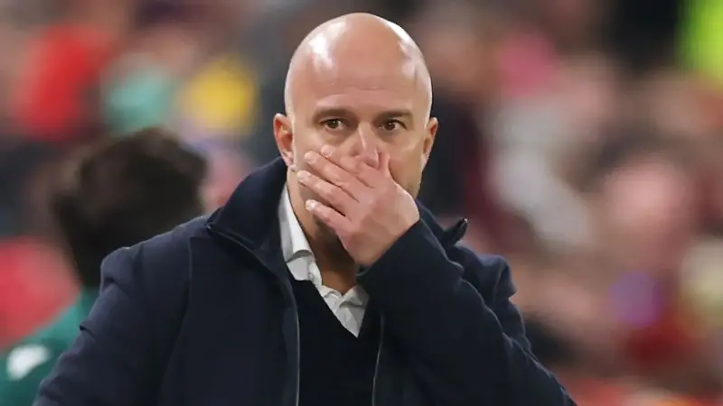 Slot confirms Ekitike 'felt his back' during first-half