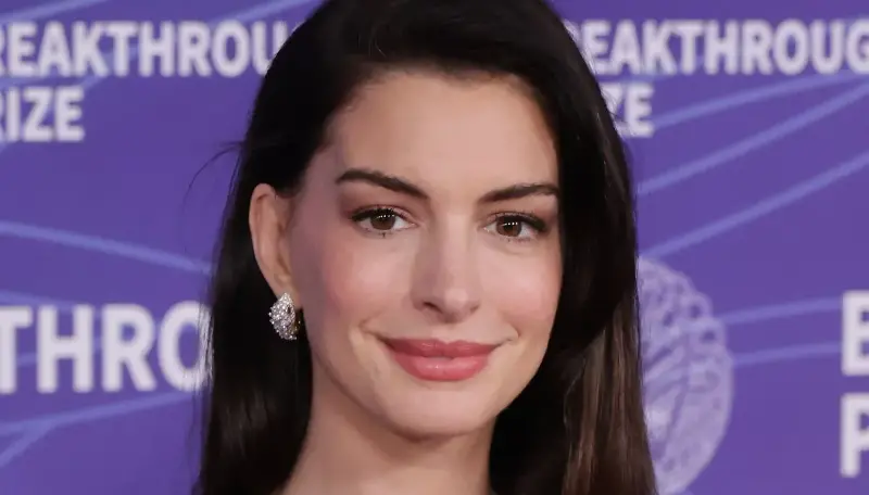 Anne Hathaway inaspettata: "Sono stata cieca per dieci anni"