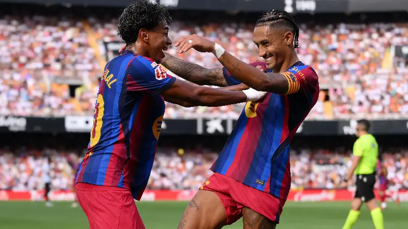 Raphinha iguala el récord de Messi en la segunda parte