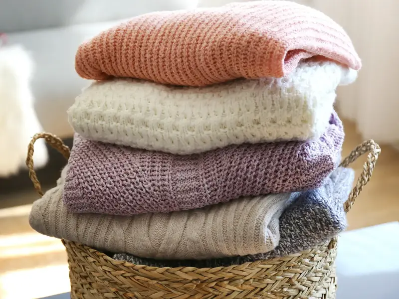 Wollpullover richtig waschen: Was gegen Einlaufen und Pilling hilft