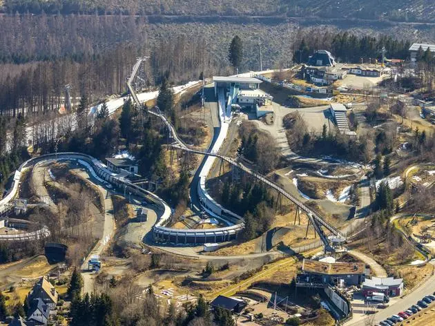 Ein Luftbild der Veltins Eisarena in Winterberg.