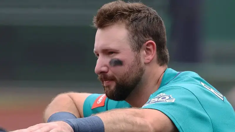 Seattle Mariners designated hitter Cal Raleigh