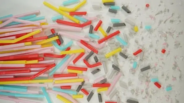 Un nuevo estudio asocia a los microplásticos con el Alzheimer y el Parkinson