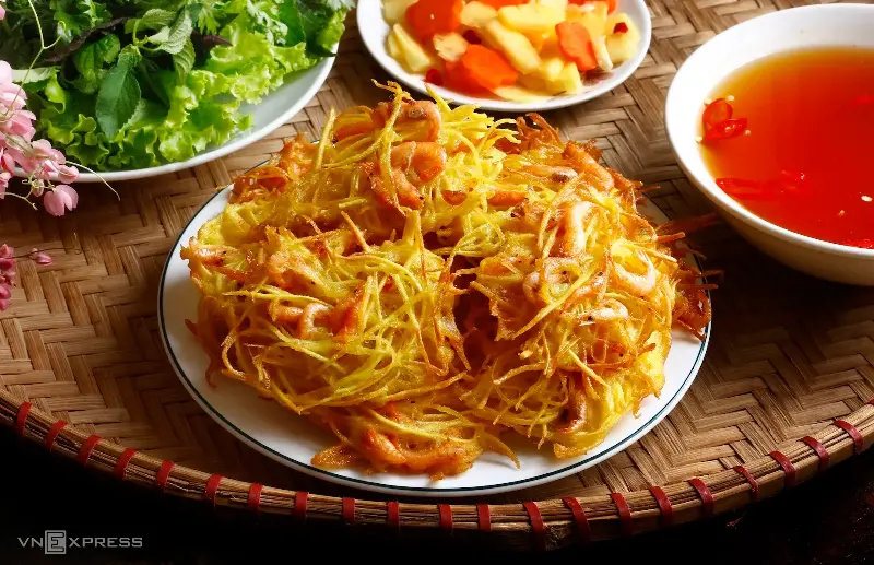Bánh tôm Hồ Tây.