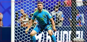 Goalkeeper Unai Simon sets a new clean sheet record at the World Cup.